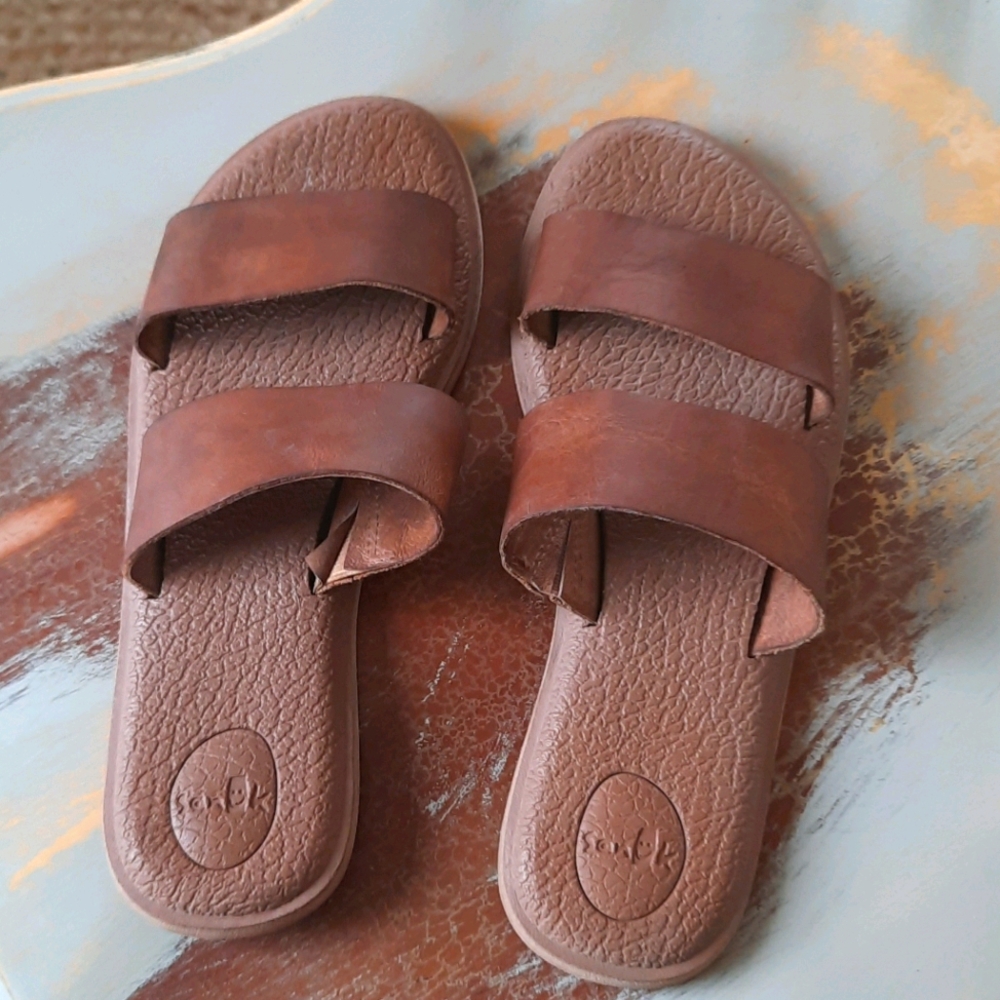 Sanuk  sandals